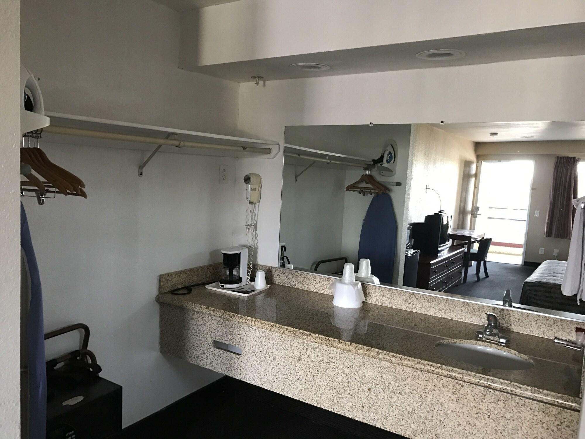 贝克斯菲尔德旅馆&套房酒店 外观 照片